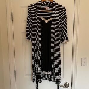 A Pea In the Pod Maternity & Nursing Robe & Nightgown